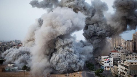 Series of attack brings life in Israel to a sudden halt; Security Cabinet meeting called; Obama assures of help