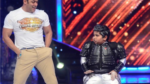 Choota Packet Akshat meets ‘The Dabangg Khan’ on Jhalak Dikhhla Jaa