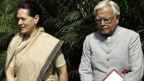 Natwar Singh hits out at Gandhis