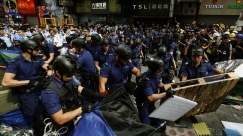 Hong Kong: Police clear protest site; student leaders arrested