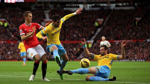 Chelsea edge past Liverpool; ManU toil hard against Crystal Palace