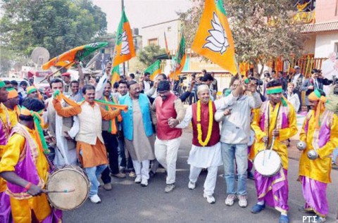 BJP set to form government in Jharkhand; PDP inching closer in J&K