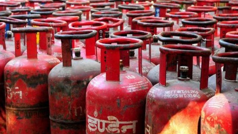 Non-subsidies LPG rate cut by Rs 113