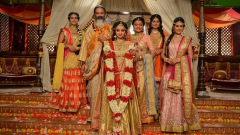 Whattt?? Madirakshi gets 20 lehanga’s for swayamwar!!