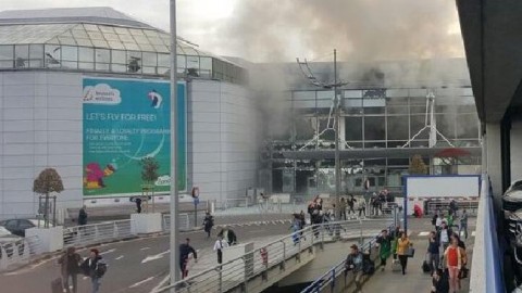 Blasts at Brussels airport, metro station; several injured.