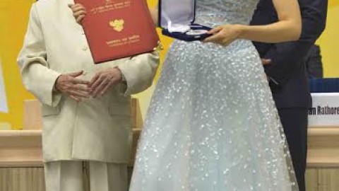 Though mirred in controversy, Kangana Still Stands Headstrong!