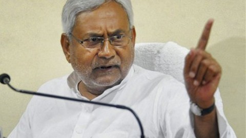 SP flaks Nitish, says liquor ban has negative effects