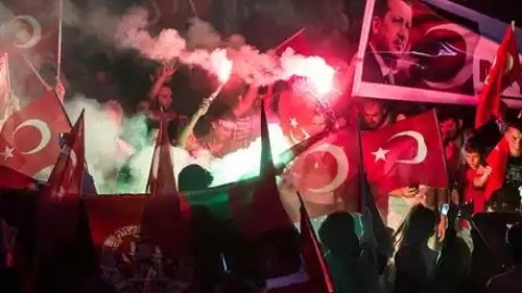 Turkey cancels passports in attempts to stop nationals from leaving