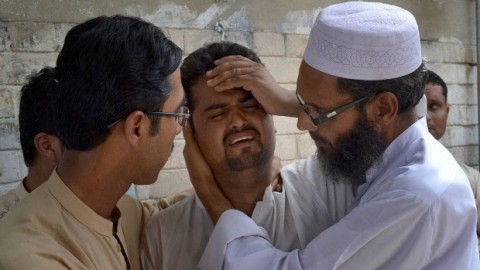 Suicide blasts in Pakistan as bomber throws himself up