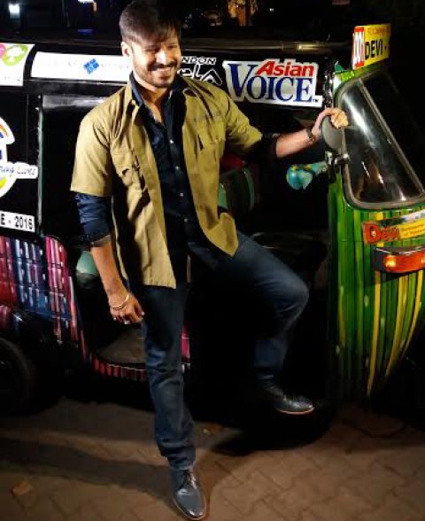 Vivek Oberoi rides a rickshaw for charity!