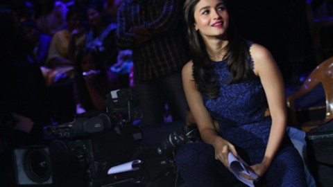 Alia promoting ‘Dear Zindagii’ on the dancing sets